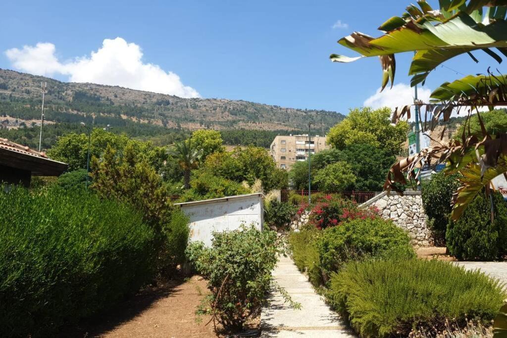 Ferienwohnung דירת אירוח כפרי בלב קריית שמונה Exterior foto